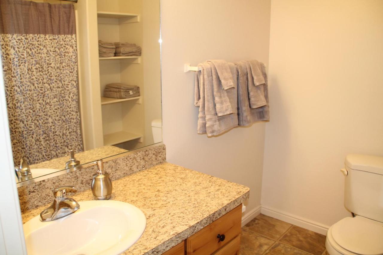 3 Queen Beds, 1 Twin Bed, 2 Rooms, 1 And A Half Bath, Self Check-In, Flexcation Equipped Idaho Falls Bagian luar foto