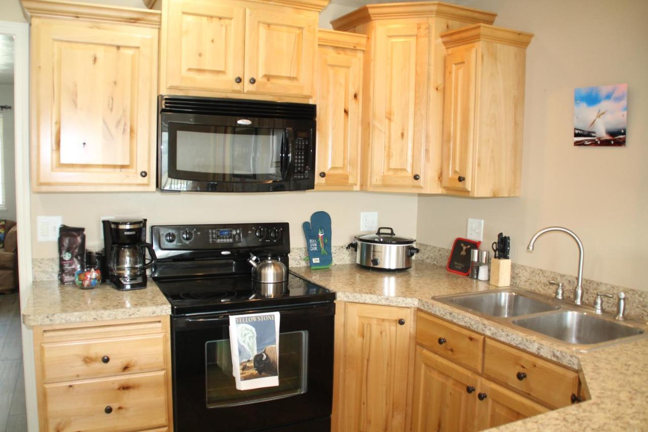 3 Queen Beds, 1 Twin Bed, 2 Rooms, 1 And A Half Bath, Self Check-In, Flexcation Equipped Idaho Falls Bagian luar foto