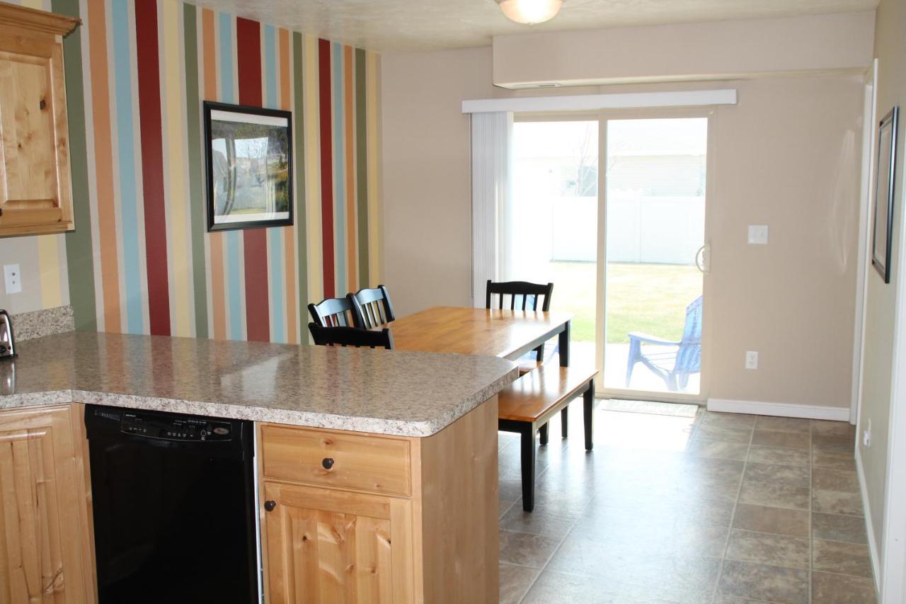 3 Queen Beds, 1 Twin Bed, 2 Rooms, 1 And A Half Bath, Self Check-In, Flexcation Equipped Idaho Falls Bagian luar foto