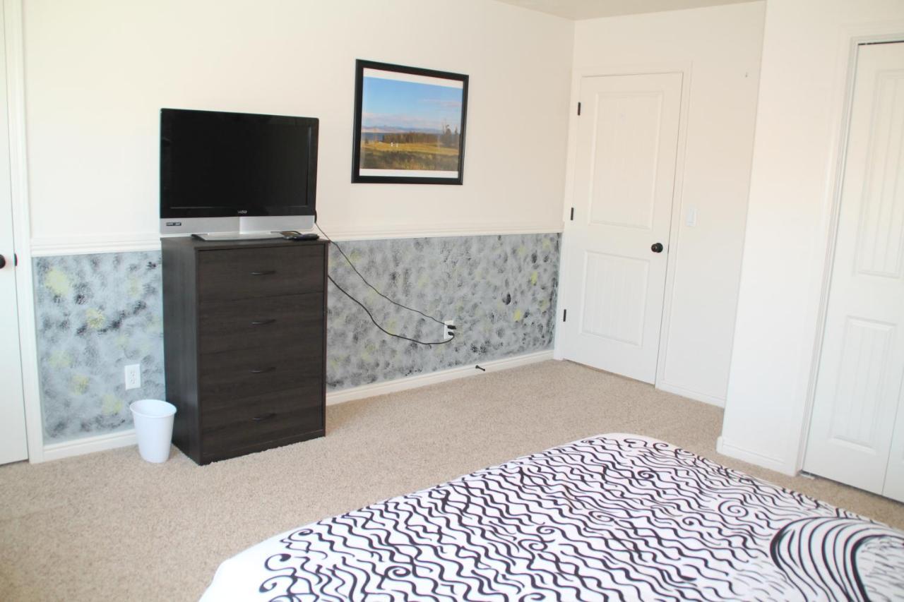 3 Queen Beds, 1 Twin Bed, 2 Rooms, 1 And A Half Bath, Self Check-In, Flexcation Equipped Idaho Falls Bagian luar foto