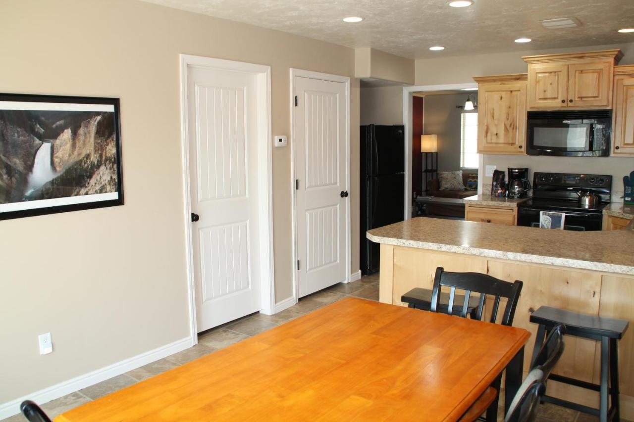 3 Queen Beds, 1 Twin Bed, 2 Rooms, 1 And A Half Bath, Self Check-In, Flexcation Equipped Idaho Falls Bagian luar foto
