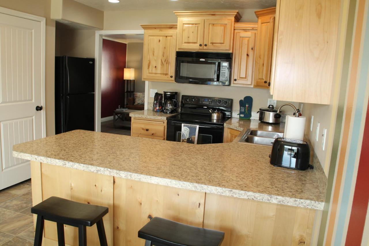 3 Queen Beds, 1 Twin Bed, 2 Rooms, 1 And A Half Bath, Self Check-In, Flexcation Equipped Idaho Falls Bagian luar foto