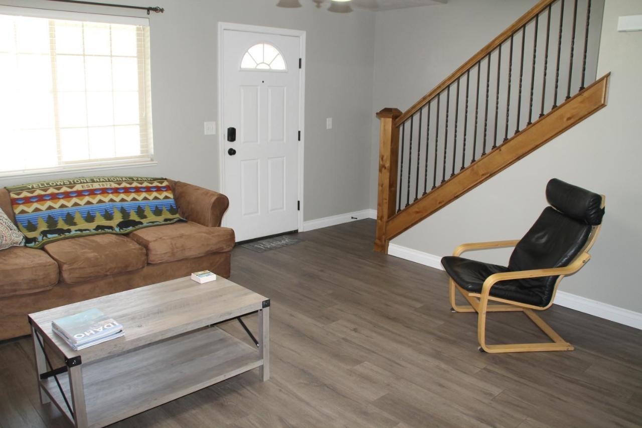 3 Queen Beds, 1 Twin Bed, 2 Rooms, 1 And A Half Bath, Self Check-In, Flexcation Equipped Idaho Falls Bagian luar foto